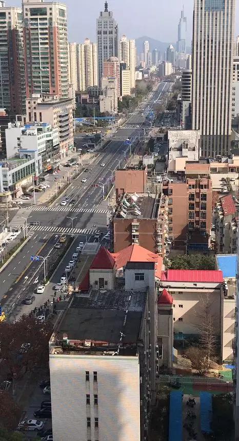 南京商场现状南京商场的现状呈现出以下几个特点